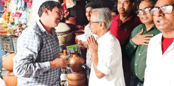 স্বচ্ছ ভাবমূর্তি  উন্নয়ন হাতিয়ার, ডবল হ্যাটট্রিকের মুখে আশিস ‘স্যার’