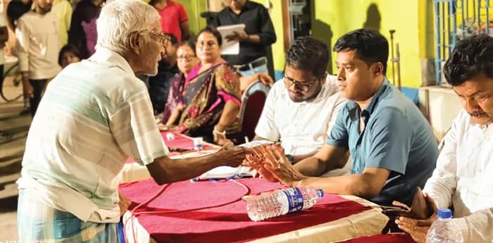 সাফল্যের সন্ধানে ‘পাড়া বৈঠক’ই জনসংযোগের হাতিয়ার ৩ প্রার্থীর
