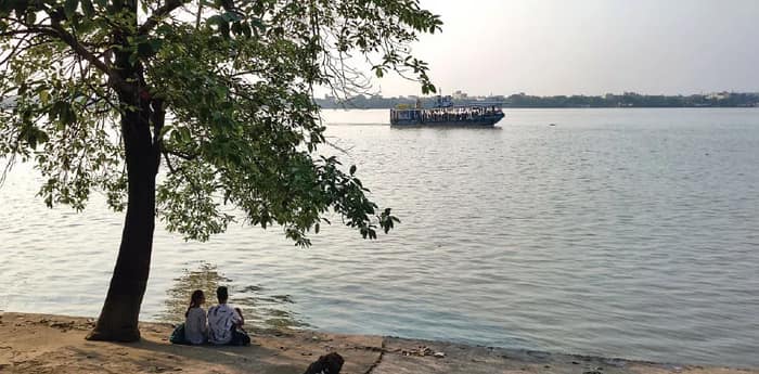 ঝড়-বৃষ্টির ধাক্কায় ১১ ডিগ্রি কমল সর্বোচ্চ তাপমাত্রা, ভোরবেলা পাখা বন্ধ, শীতকাতুরেদের গায়ে ফের পাতলা চাদর
