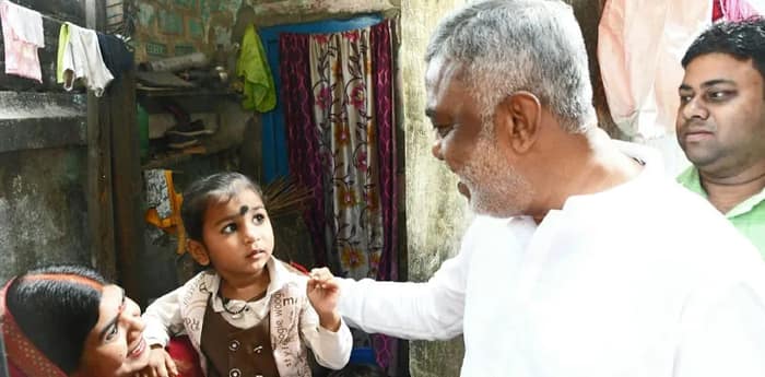 রাসবিহারী কেন্দ্রে সকাল থেকে প্রচার সারলেন তৃণমূল কংগ্রেস প্রার্থী দেবাশিস কুমার