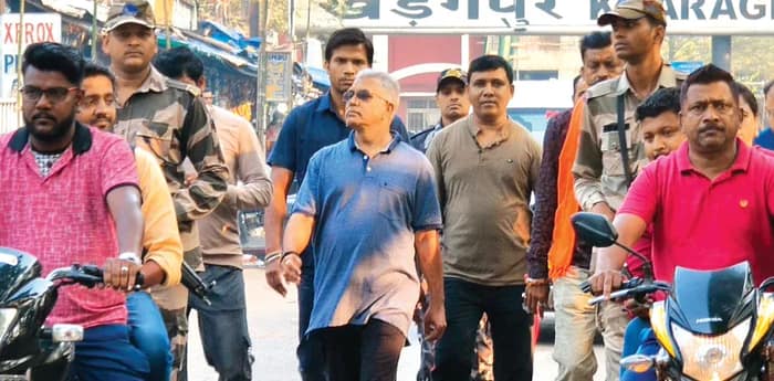 পুলিশকে হুমকি দিয়ে ফের বিতর্কে দিলীপ, তোলপাড় খড়্গপুর