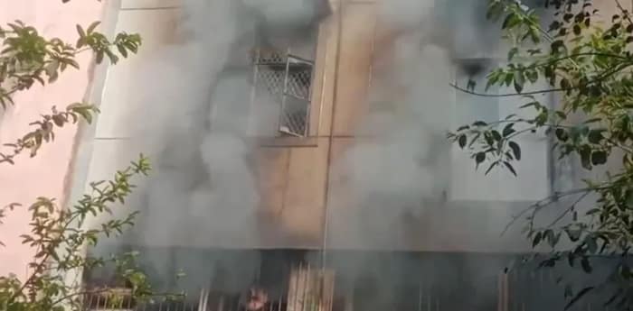 দিল্লির বাওয়ানার একটি কারখানায় আগুন, আগুন নিয়ন্ত্রণে বেশ কয়েকটি ইঞ্জিন