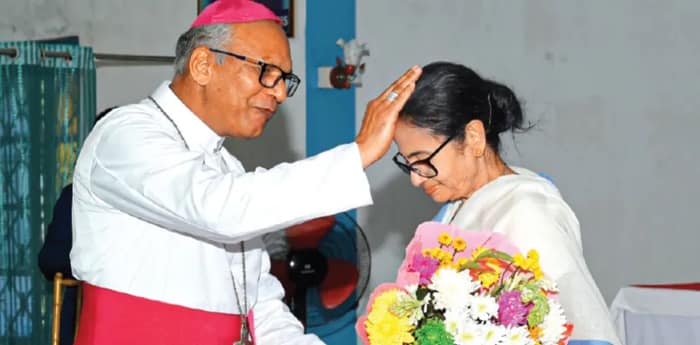 জ‍্যোতি আশ্রম ক‍্যাথলিক চার্চের জমায়েত সমস্বরে  শপথ নিল ‘জিততে হলে, জেতাতে হবে মমতাকে’