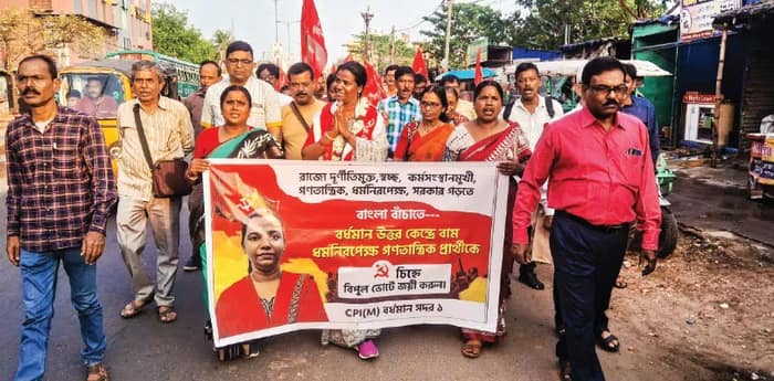 হেঁশেলে ঢুকে জনসংযোগ বাম মহিলাদের, ভোট ফেরাতে জ্যোতি-বুদ্ধের বার্তাই অস্ত্র