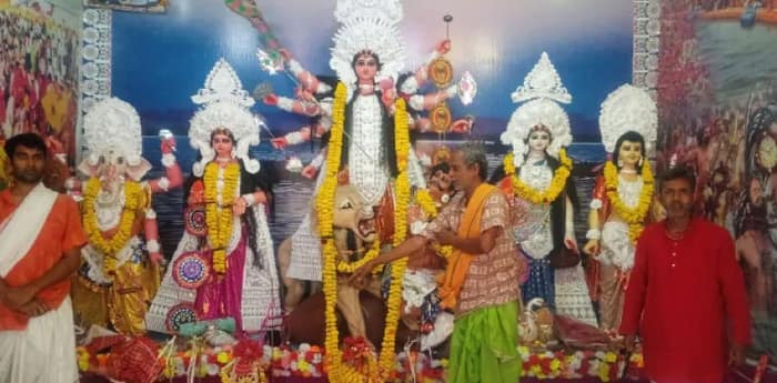 বাসন্তী পুজোয় জমজমাট উলুবেড়িয়া-বাগনান