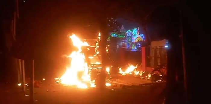 হাওড়ার আন্দুলের চুনাভাটি বাজারের সামনে ভয়াবহ আগুন