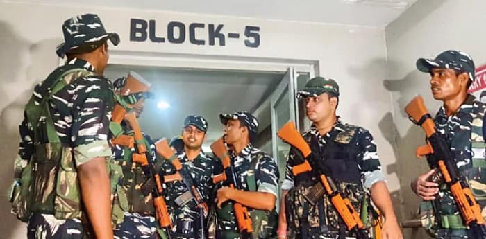 ভোট ডিউটিতে ইফতার পার্টি! কমিশনের কোপে পড়লেন ৭ জন জওয়ান, ভাতা বৃদ্ধি ভোটকর্মীদের
