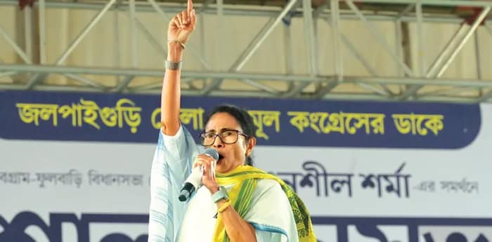 প্রত্যাঘাতের হুংকার মমতার, ‘অফিসার বদলে বিজেপি-কমিশন আমাকে জব্দ করতে পারবে না’