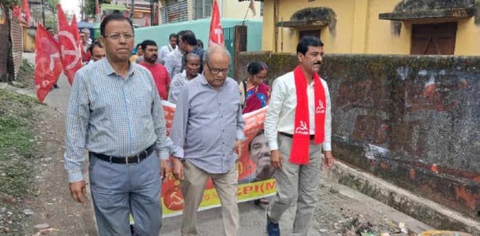 প্রাক্তন ‘চ্যালা’কে হারাতে আরেক শিষ্যকে নিয়ে দিনরাত প্রচারে ‘চির যুবা’ অশোক