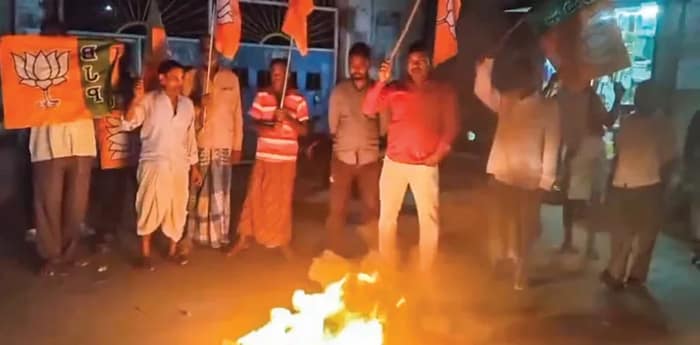 বৈষ্ণবনগরে বিদ্রোহের ‘আগুন’ পদ্মে প্রার্থী বদলের দাবিতে ফের বিক্ষোভ কর্মীদের