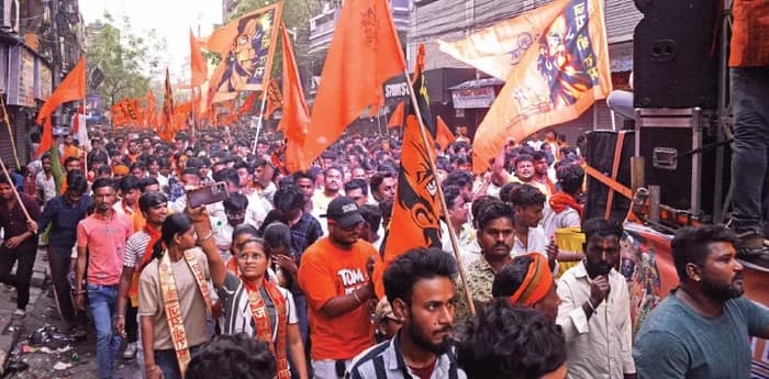 হাইকোর্টের শর্ত উপেক্ষা করে হাওড়ায় রামনবমীর শোভাযাত্রা, ধর্মীয় স্লোগানের বদলে বিজেপি ও মোদির নামে জয়ধ্বনি