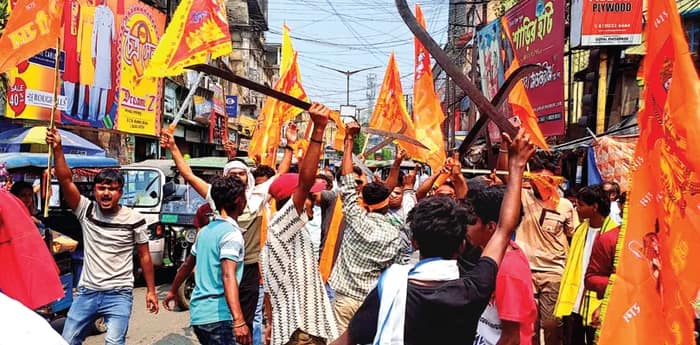 গৌড়বঙ্গে রামনবমীর শোভাযাত্রায় অস্ত্র হাতে দাপাদাপি করল ছোটরাও