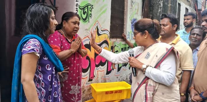 সকাল থেকে ভোট প্রচারে শ্যামপুকুর বিধানসভা কেন্দ্রের তৃণমূল প্রার্থী  শশী পাঁজা