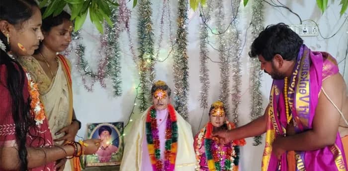 ২৩ বছর ধরে মৃত ছেলের বিয়ে! প্রতিবছর অনন্য রীতির সাক্ষী থাকে তেলেঙ্গানার ছোট্ট গ্রাম
