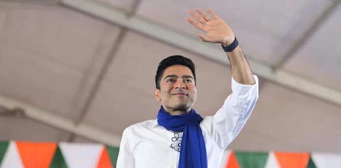 ‘ঘরের মেয়ে’ ঝর্ণাকে দিয়েই সন্দেশখালিতে বিজেপি ‘অসুর’ বধের ডাক অভিষেকের