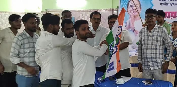 বাগনান ১ নং অঞ্চলে শতাধিক আইএসএফ কর্মী যোগ দিলেন তৃণমূলে