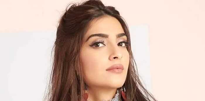 মা হলেন সোনম