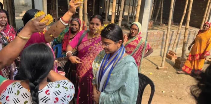 ডিজিটাল যুগেও মধুপর্ণার প্রচারে মেঠো সুরের রমরমা, খালি গলায় গানে নজর কাড়ছে তৃণমূল