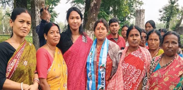 রাজবংশী ভাষায় ভাষণ ‘সোনার মেয়ে’ স্বপ্নার, বাবার স্মৃতি নিয়ে চা বাগানে প্রচার তৃণমূল প্রার্থীর