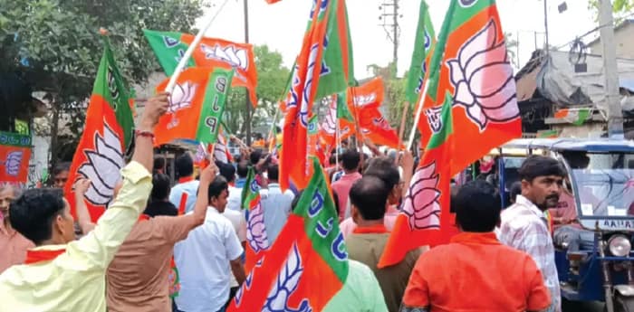 কলেজ-হাসপাতাল তৈরির প্রতিশ্রুতি দিয়ে প্রচারে তৃণমূল, ডোমজুড়ে পালটা বিজেপির