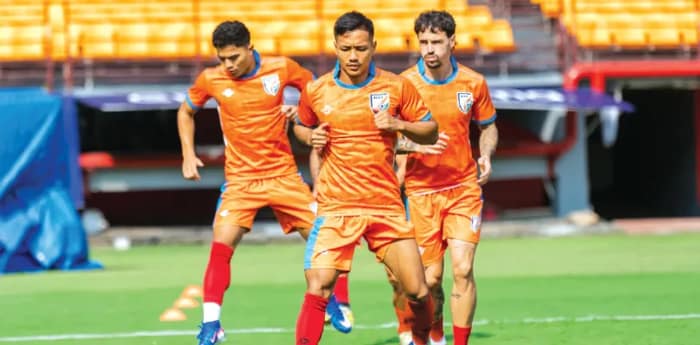 সম্মানরক্ষার ম্যাচে হংকংকে বশ মানাতে মরিয়া ভারত