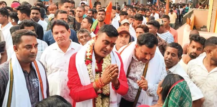 পরিবারতন্ত্র নাকি পরিবর্তন? ভাটপাড়ায় দুই ফুলের জোর লড়াই, আশায় বামেরাও