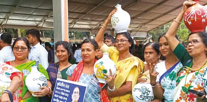 মুখ্যমন্ত্রীর জনসভায় জনজোয়ার  লক্ষ্মীর ভাণ্ডার নিয়ে হাজির মহিলারা