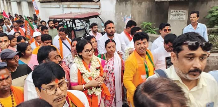 বহিরাগত প্রার্থী হওয়ায় ক্ষোভে  ফুঁসছেন বাগদার বিজেপি কর্মীরা
