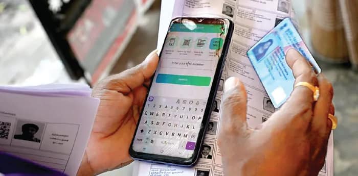 এসআইআর গণতন্ত্রের গণহত্যা! জোট বাঁধার বার্তা দিলেন নির্মলার স্বামী