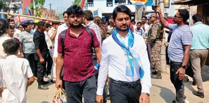 লালগোলায় পিছিয়ে প্রায় ৪০ হাজার ভোটে কংগ্রেসকে হারাতে চিকিৎসকই বাজি তৃণমূলের