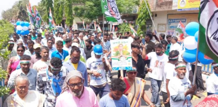 হলদিয়ায় মিছিল ও জনজোয়ারে ভেসে মনোনয়ন জমা তৃণমূলের তিন প্রার্থীর