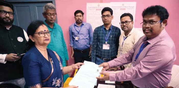 পদযাত্রা করে মনোনয়ন পেশ প্রার্থীদের জেলায় জেলায় সমর্থকদের মধ্যে উচ্ছ্বাস
