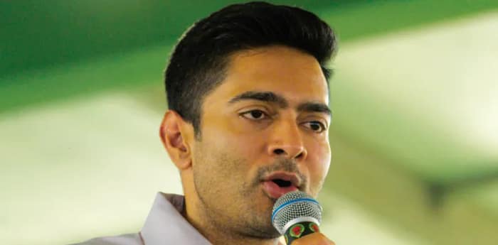‘ওরা মানুষকে শুধু লাইনে দাঁড় করিয়েছে’, ভোটের লাইনে দাঁড়িয়েই বিজেপিকে জবাব দেওয়ার আবেদন অভিষেকের