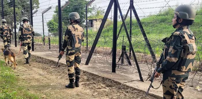 বুথে ভোটার শনাক্তকরণের  দায়িত্বে বিএসএফ? জল্পনা