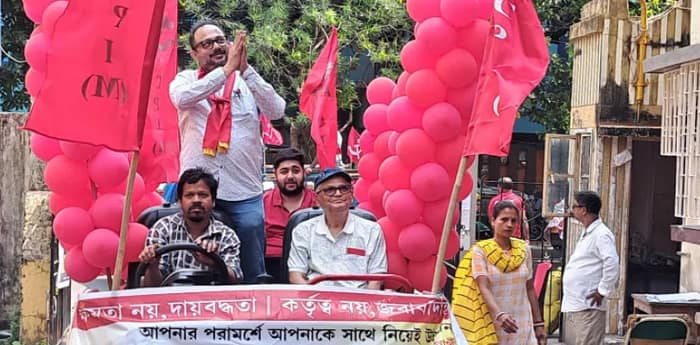 সুজিতের প্রচারে উপচে পড়ল ভিড়  লাল রঙের হুডখোলা জিপে সিপিএম