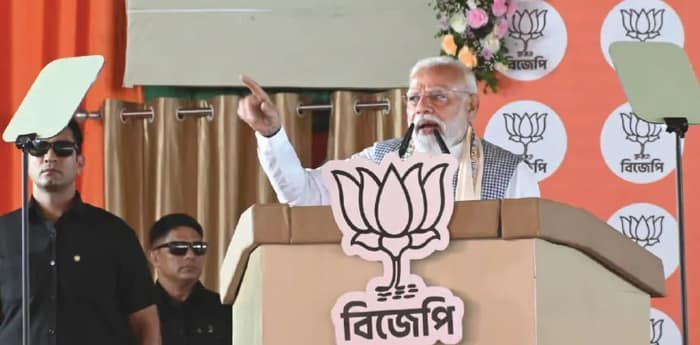 ‘অনুপ্রবেশ-সিন্ডিকেট’: মোদির মুখে সেই বস্তাপচা বুলি