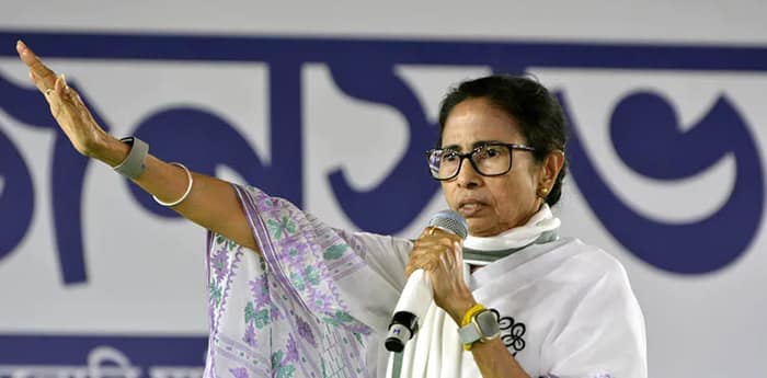 পুরানোদের সঙ্গে নিয়েই হবে লড়াই, বসিরহাটের সভায় কড়া বার্তা মমতার