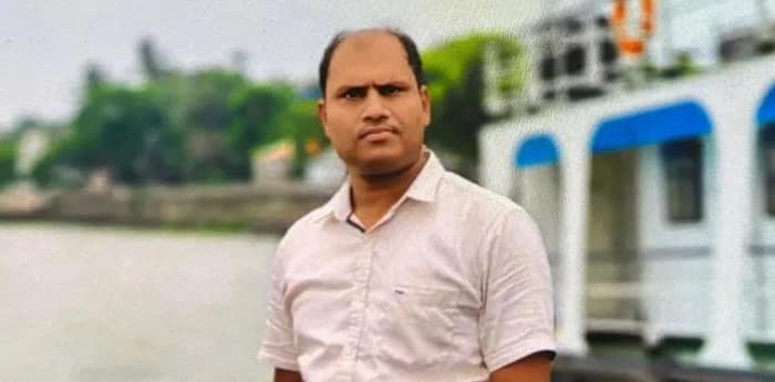 পুরসভার চেয়ারম্যানকে ‘লিফট’ নৈহাটি থানার আইসি সাসপেন্ড