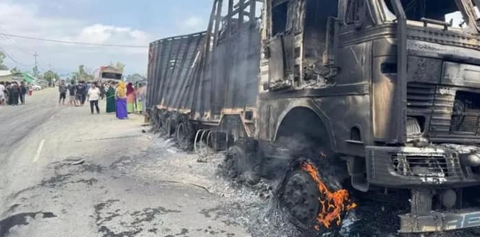 কুকিদের হামলায় ২ শিশুর মৃত্যু, ট্রাকে আগুন লাগাল বিক্ষোভকারীরা, বন্ধ ইন্টারনেট, জারি কার্ফু