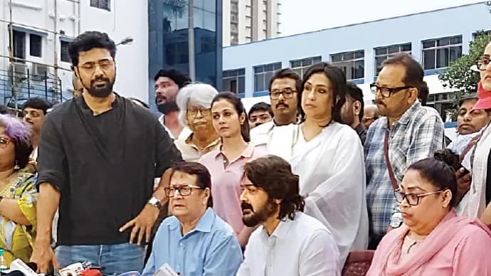 কর্মবিরতি প্রত্যাহার ‘সঙ্গীহীন’ ম্যাজিক মোমেন্টস