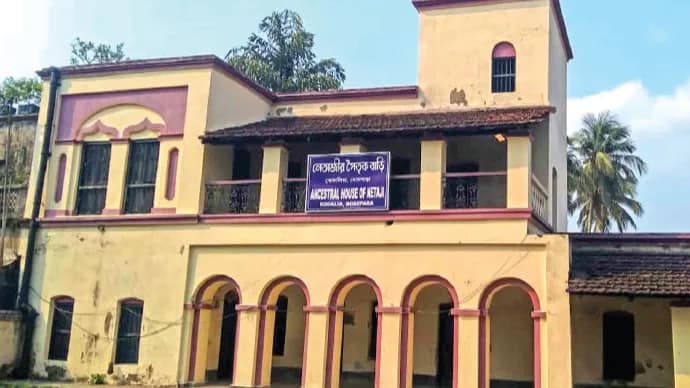 অনুমতি ছাড়া নেতাজির পৈতৃক ভিটেতে ঢোকার চেষ্টা বিজেপির