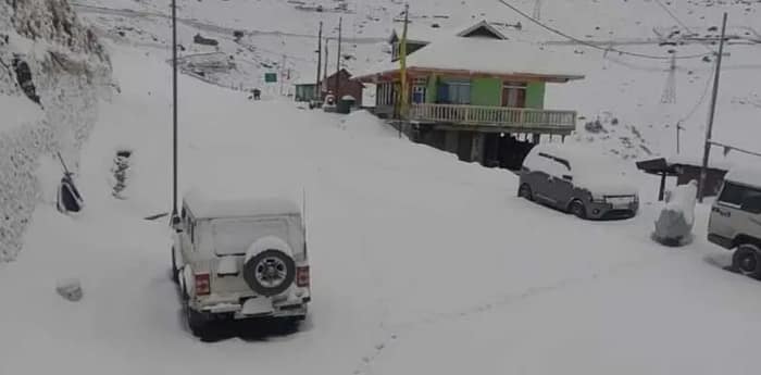ফের তুষারপাত সিকিমে, বরফে ঢাকল ছাঙ্গু-নাথু লা যাওয়ার রাস্তা