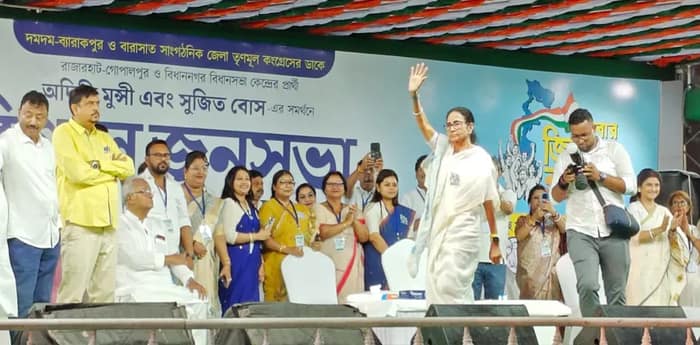 সংবিধান বদলে ফেলেছে বিজেপি, তোপ মমতার