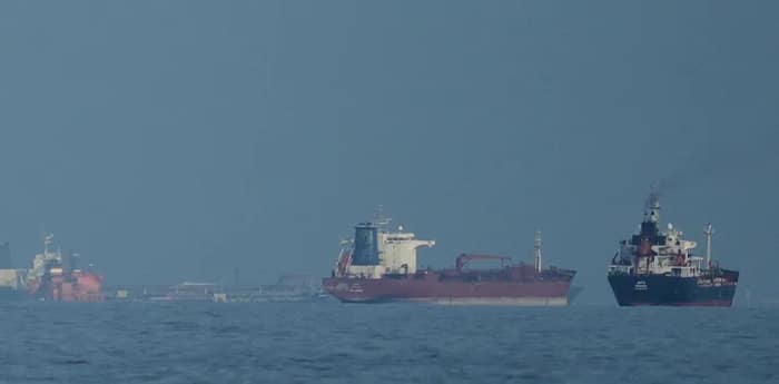 হরমুজে সারাদিনে পার হবে ১৫টি জাহাজ, জানাল ইরান