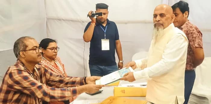 বিজেপিকে হারাতে বিদ্রোহী তাপসের মনোনয়ন বারাসতে, উত্তরপাড়ায় নির্দল আচ্ছেলাল যাদব