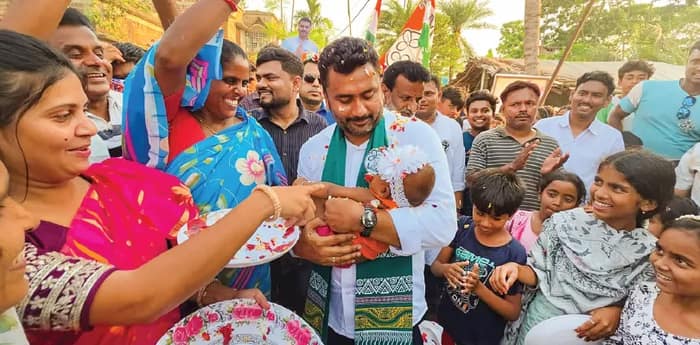 দেগঙ্গায় ব্যবধান বাড়ানোই লক্ষ্য,  ভোটের প্রচারে জনসংযোগে জোর দিচ্ছে তৃণমূল কংগ্রেস