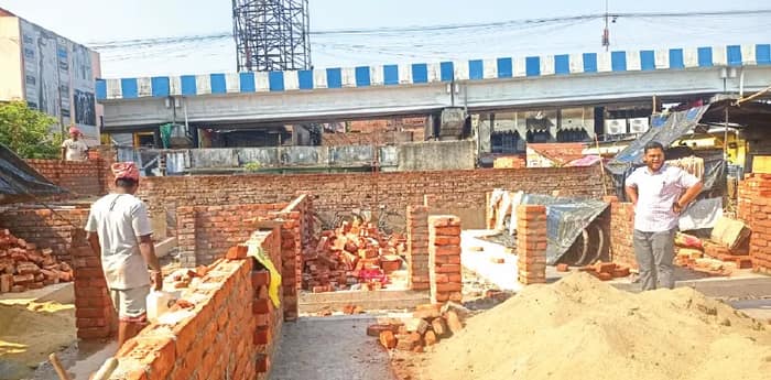 আগুনে ভস্মীভূত বিরাটির যদুবাবুর বাজার নতুন করে তৈরির কাজ শুরু