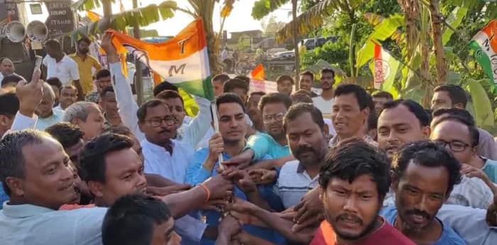 বিজেপি প্রার্থীর বুথে বড়োসড়ো ভাঙন দুই শতাধিক দলীয় কর্মী তৃণমূলে