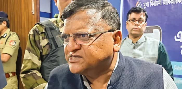 ভালো কাজে পুরস্কার, বেচাল হলেই ‘ওষুধ’ বীরভূমে প্রশাসনিক বৈঠকে বার্তা সিইওর