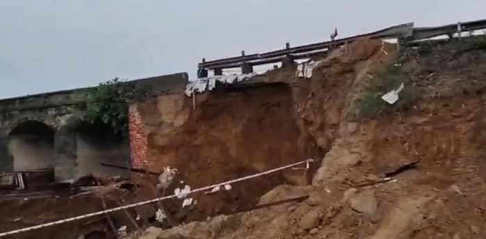 বুন্দলা ব্রিজের একাংশ ভেঙে বিপত্তি, রঘুনাথপুর-বরাকর রাজ্য সড়কে যান চলাচল বন্ধ